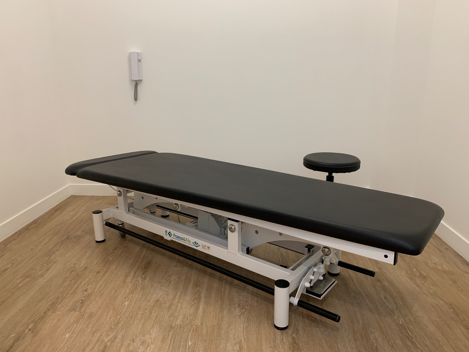 Cabinet d'ostéopathie - Table de consultation